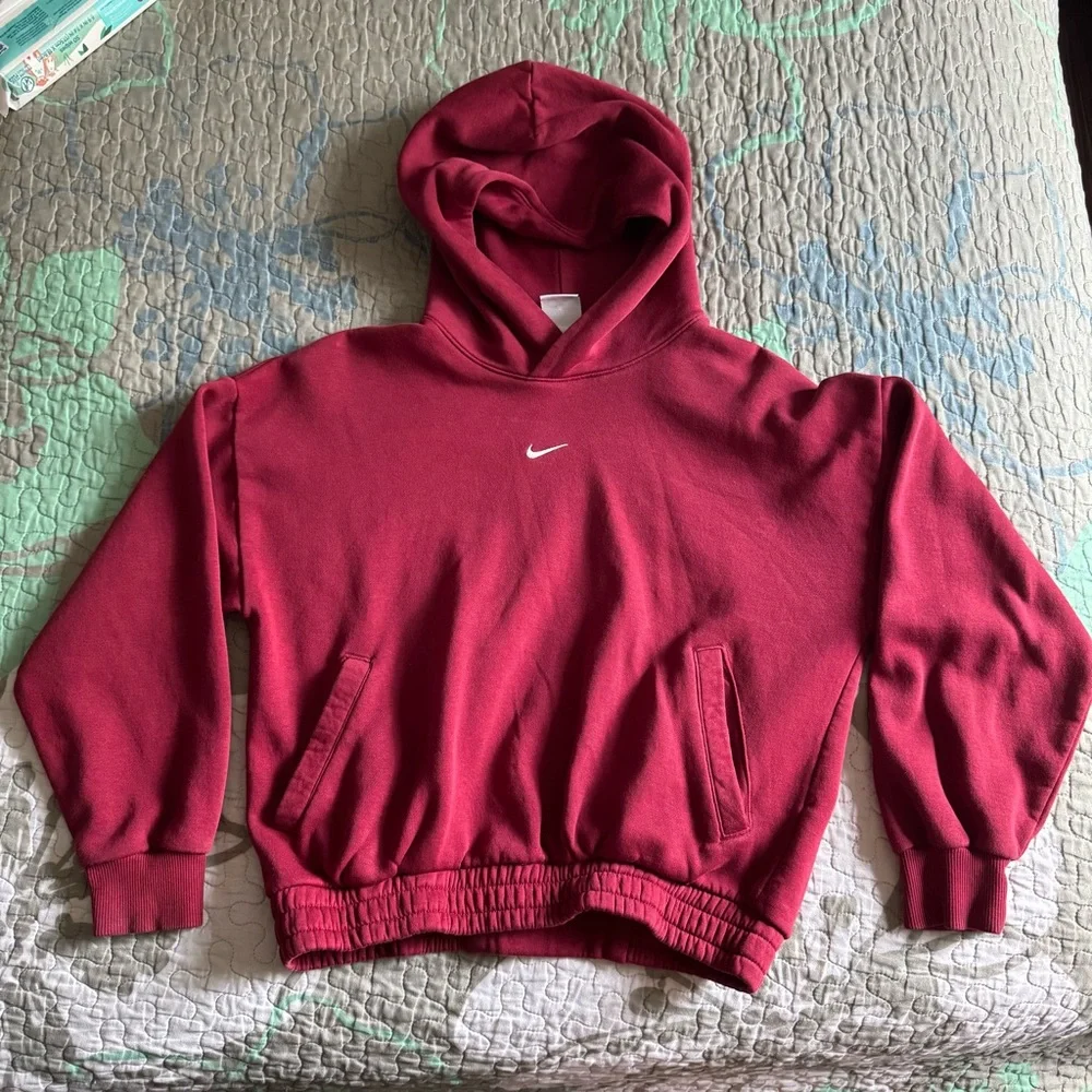 Nike boys maroon pullover hooded sweatshirt size Large  In great condition